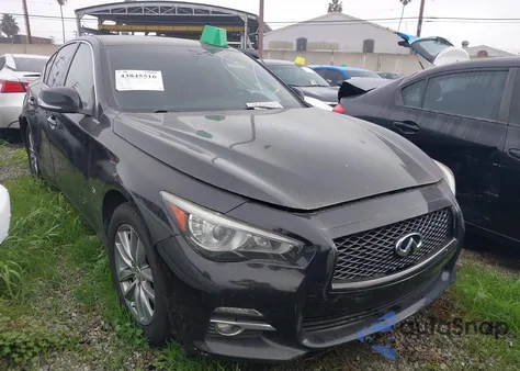 2016 Infiniti Q50 2.0T Base z USA, uszkodzony, nr VIN JN1CV7AP5GM200896